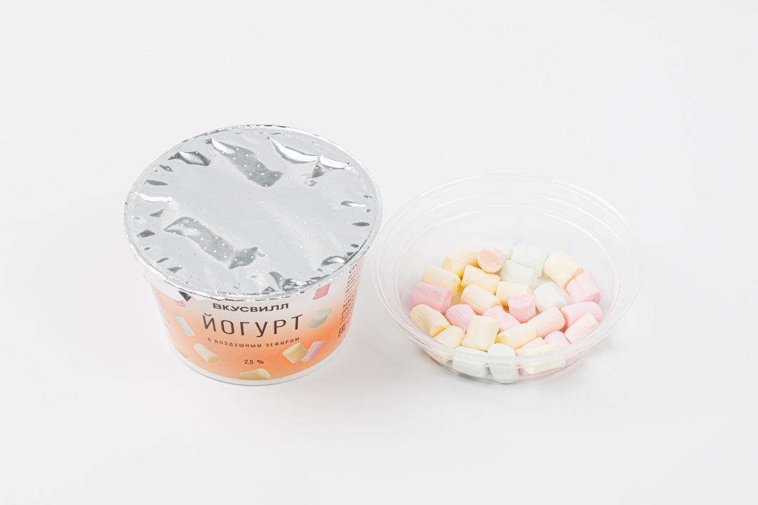 

Йогурт ВкусВилл с воздушным зефиром 2.5% 179 г