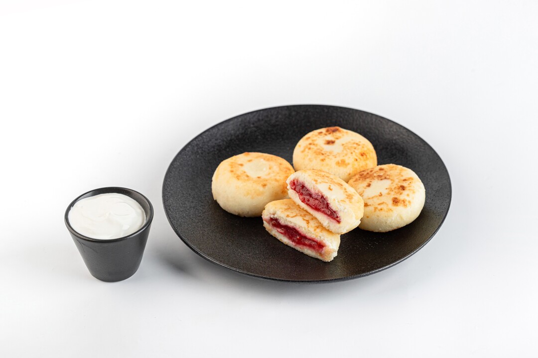 

Сырники с малиной и сметаной 4 шт 270 г