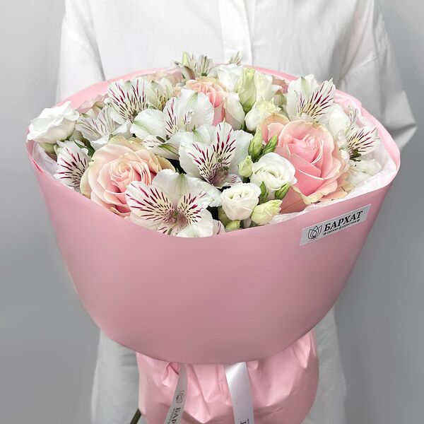 Букет из цветов, авторский букет из роз и альстромерий Рига