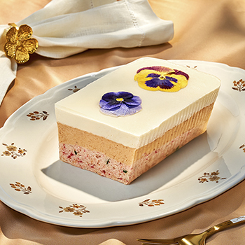 

Террин из лосося и креветок Азбука Вкуса с декором из фиалок вес