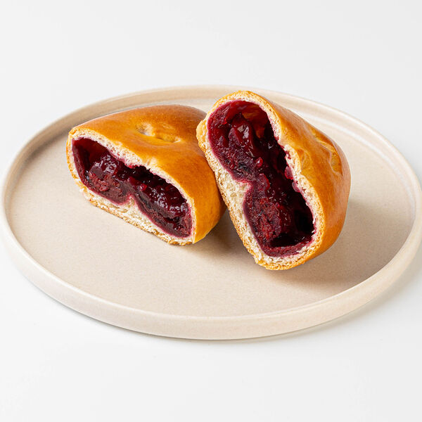 Пирожок ВкусВилл с вишневой начинкой