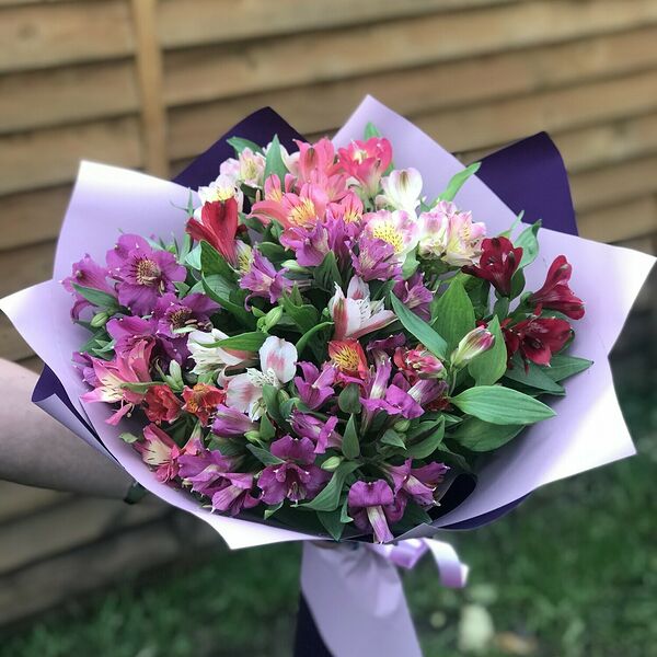 Букет из альстромерии
