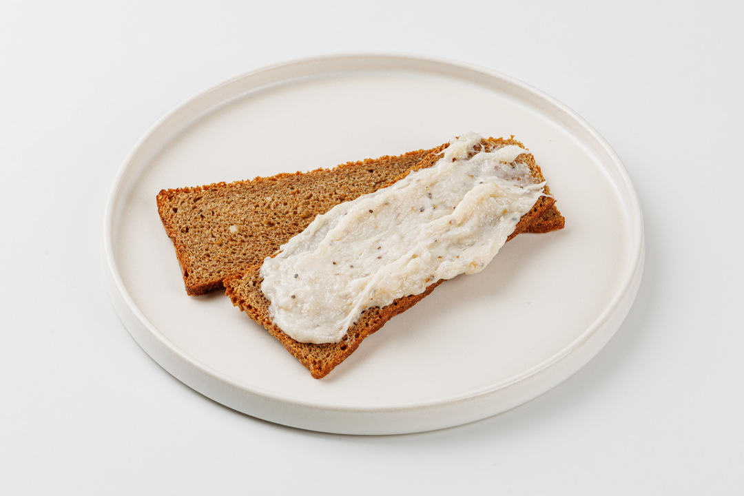 

Сало бутербродное с чесноком и перцем