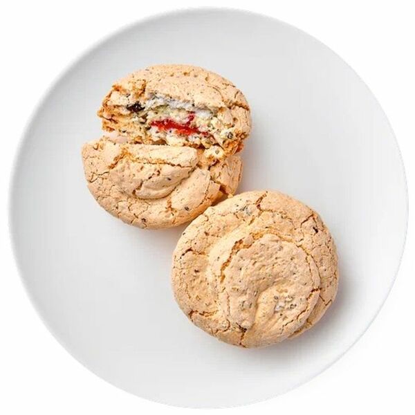 Пирожное Konfeta Меренга французская с тыквенными семечками и клубникой 120 г