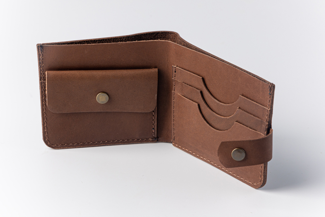 

Кошелёк из натуральной кожи на застёжке, цвет коричневый