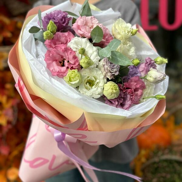 Букет эустома в стильной упаковке