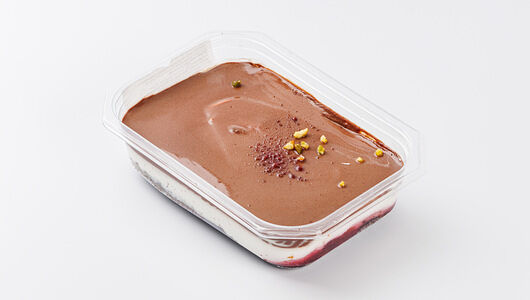 Десерт Сливочно-шоколадный с вишней