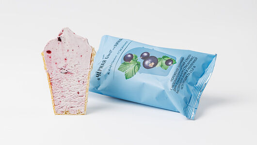 Пломбир Вкусвилл Черная смородина в вафельном стаканчике, 90 г