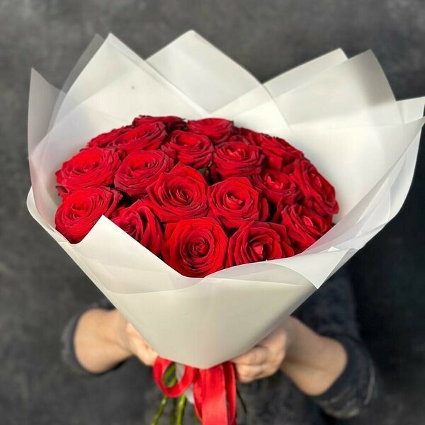 Букет из 19 ароматных красных роз