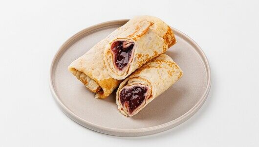 Блины с клубникой