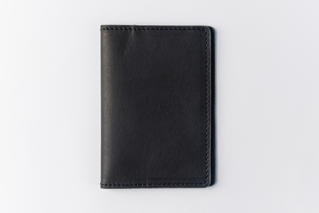 

Обложка для паспорта из натуральной кожи. Цвет: черный