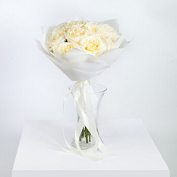 Букет Ирис из 11 пионовидных роз «Candlight», Эквадор