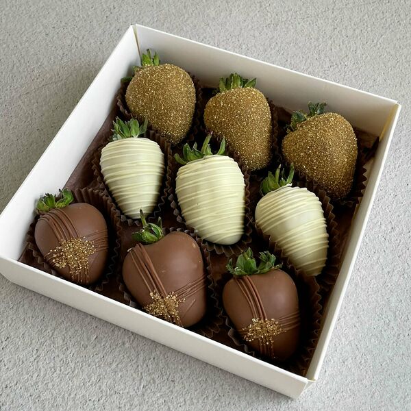 Набор клубники в шоколаде «Золотой блеск» 9-12 ягод