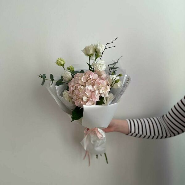 Букет с гортензией 01