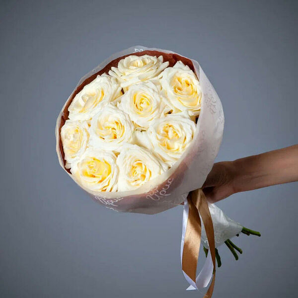 Монобукет 9 пионовидных Роз Candlelight в упаковке с тишью