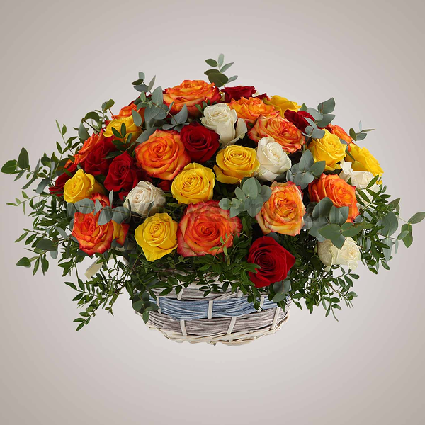 35 роз в корзине