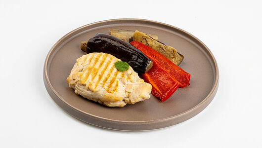 Куриное филе запеченное с овощами