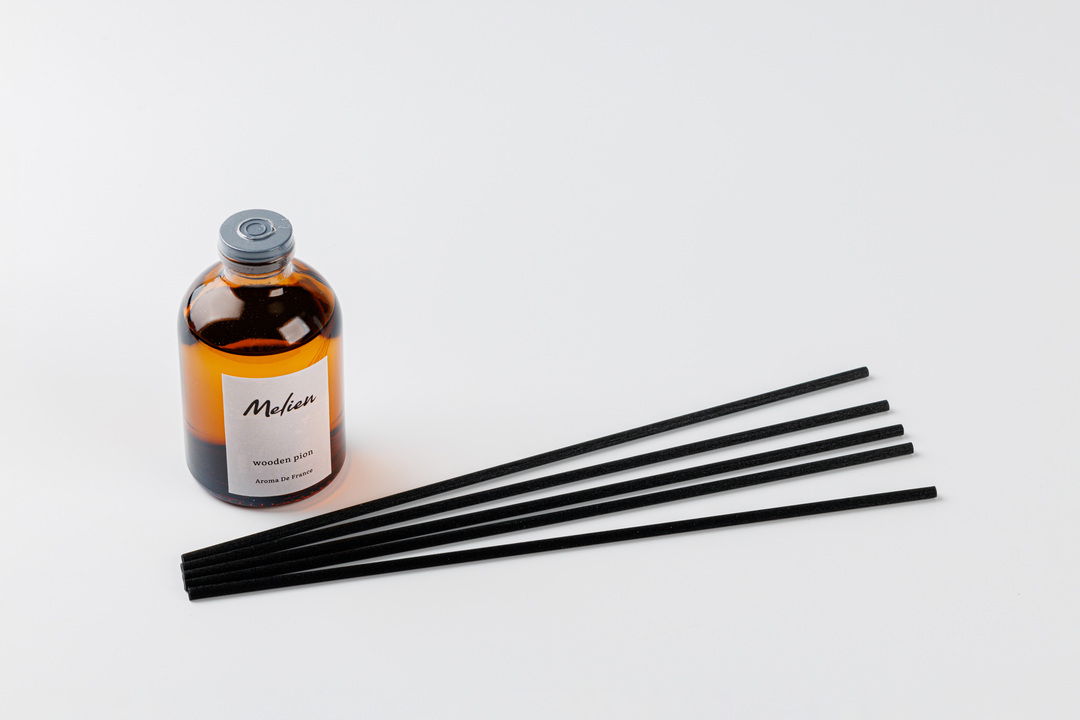 

Диффузор Melien с ароматом пиона и древесных оттенков