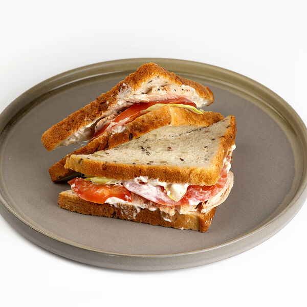 Сэндвич с курицей, пармезаном и соусом цезарь 160г