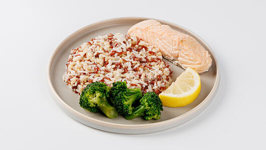 Филе семги на пару с миксом из риса с брокколи, 230г