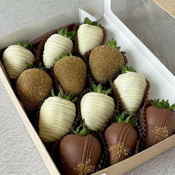 Набор клубники в шоколаде «Золотой блеск» 12-15 ягод