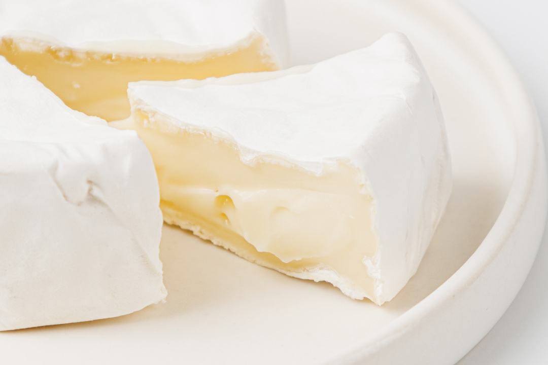 

Сыр Атон Камамбер с белой плесенью и медом 50-60% мягкий