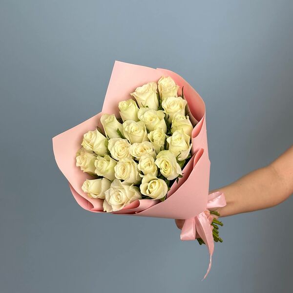 Букет цветов из 19 белых роз 40 см МП пленка