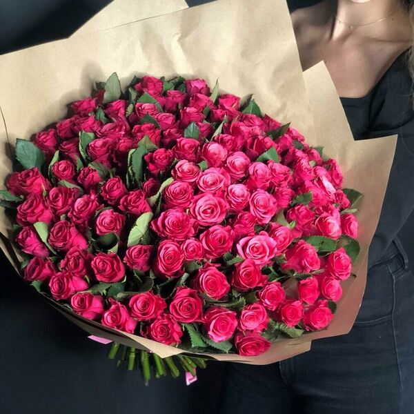 Букет из 101 малиновой розы