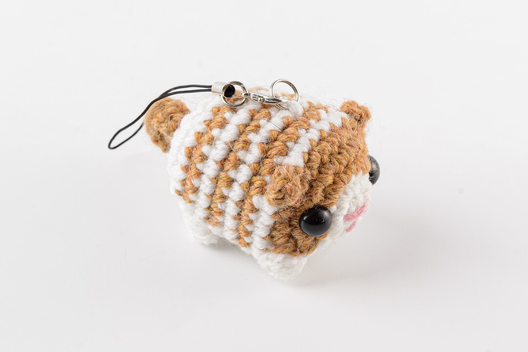 

Брелок вязаный Котик