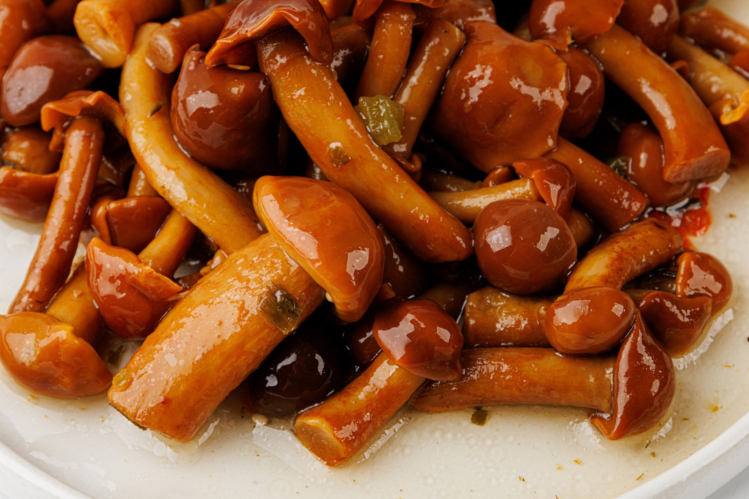 

Грибы опята маринованные в масляной заливке