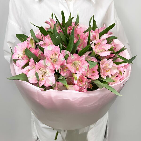 Букет из цветов, монобукет из альстромерий Звонкий смех