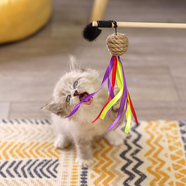 Игрушка-дразнилка для кошек Шарик джутовый с лентами, размер шарика 15х3х3 см