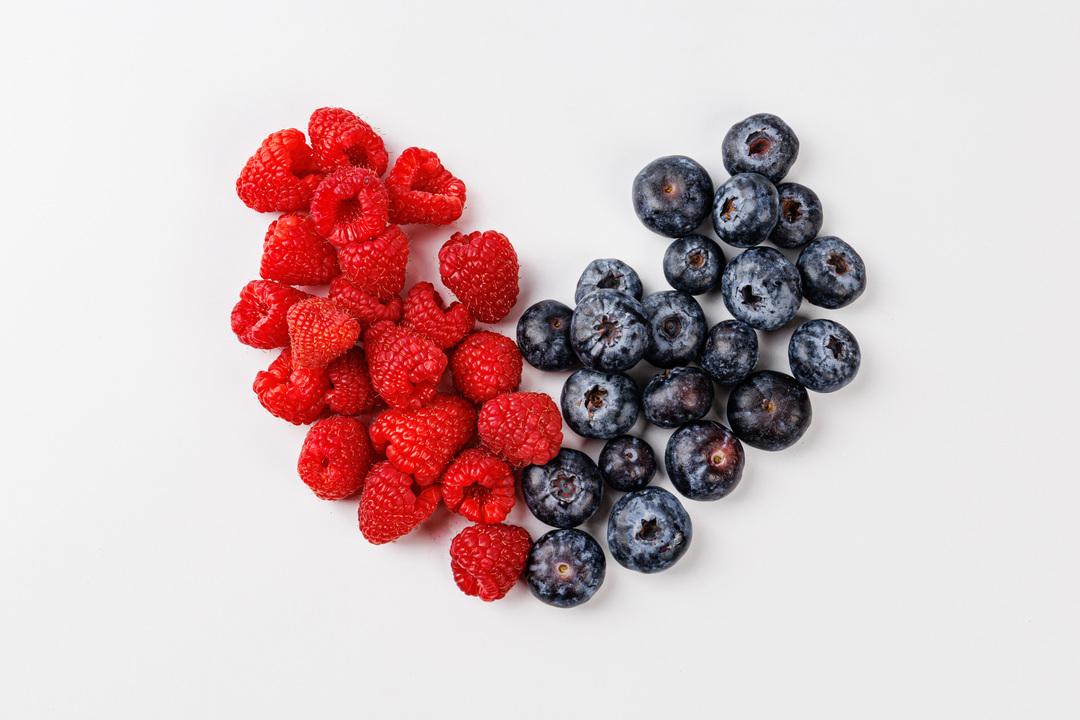 

Ассорти ягодное ВкусВилл голубика малина Сердце 200 г