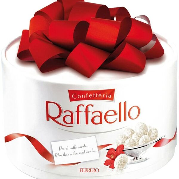 Конфеты Raffaello с цельным миндальным орехом в кокосовой обсыпке 100 г