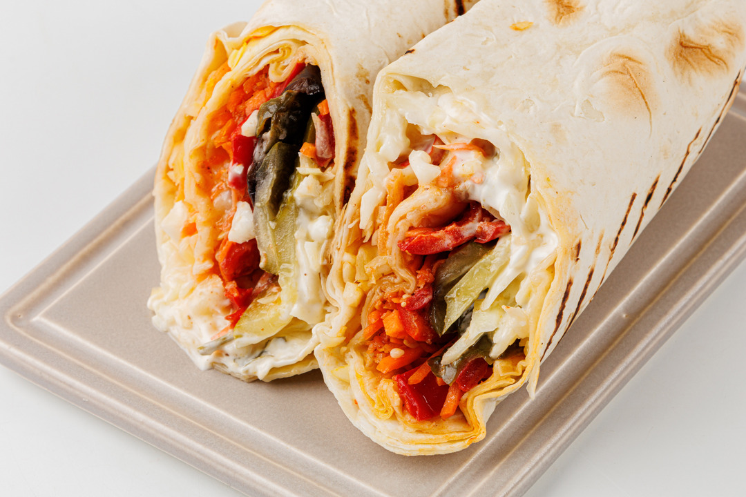 

Сэндвич ролл ВкусВилл с начинкой из овощей и корейской закуски 230 г