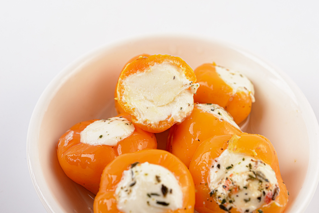 

Антипасти желтый перчик с мягким сыром