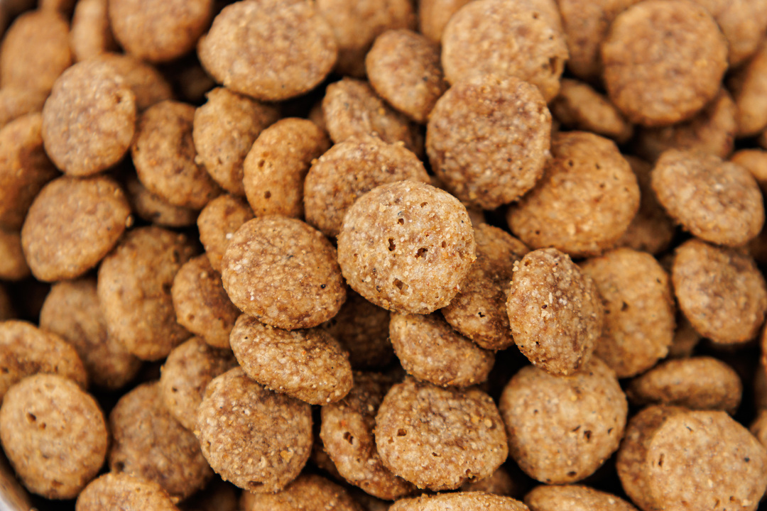 

Корм сухой для домашних кошек ВкусВилл Курица утка и потрошки 350 г