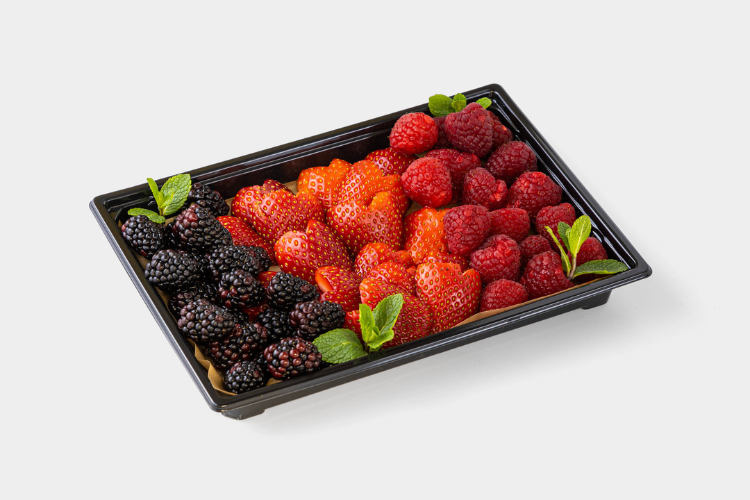 

Ягодная тарелка Фруткорт ежевика, клубника, малина 380 г