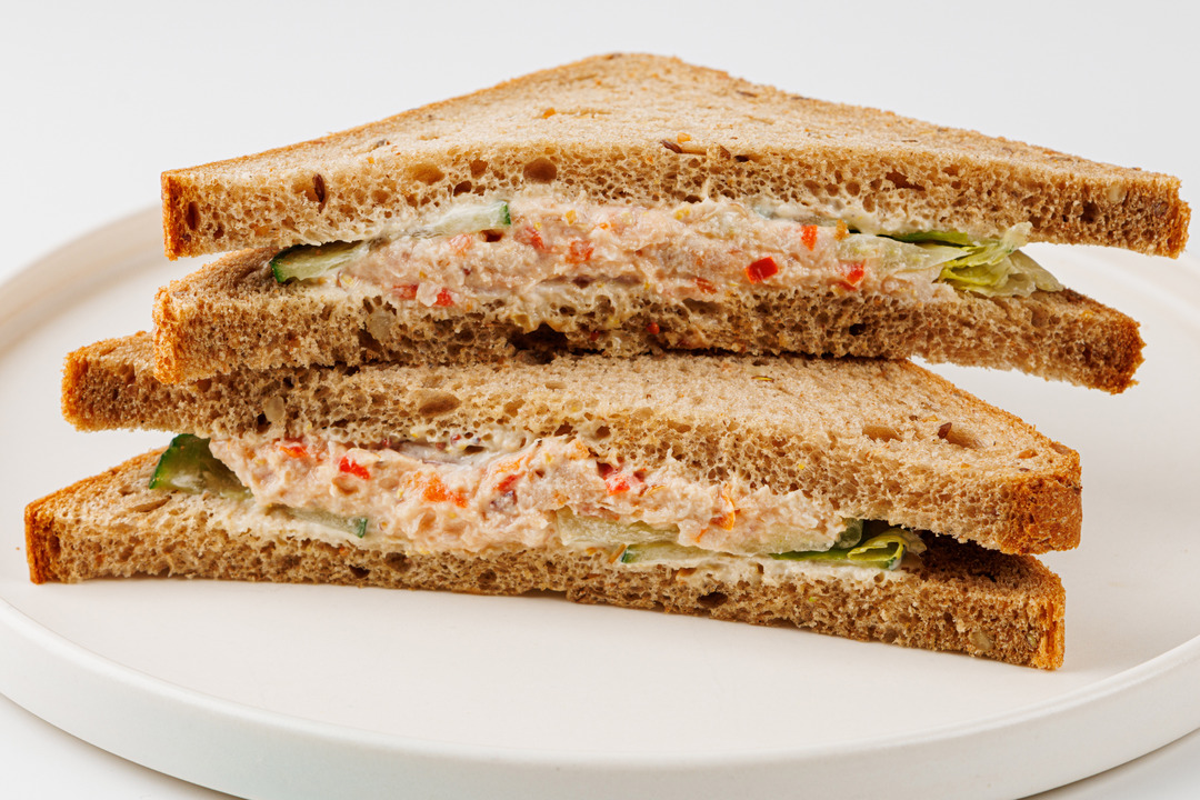 

Клаб-сэндвич с куриным пате и копчено-вареным беконом 180 г