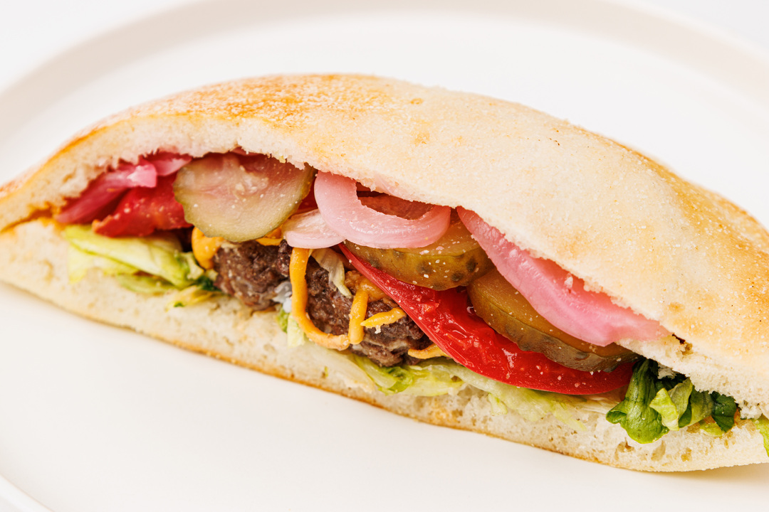 

Пита с котлетой из мраморной говядины и сыром Чеддер ВкусВилл 150 г