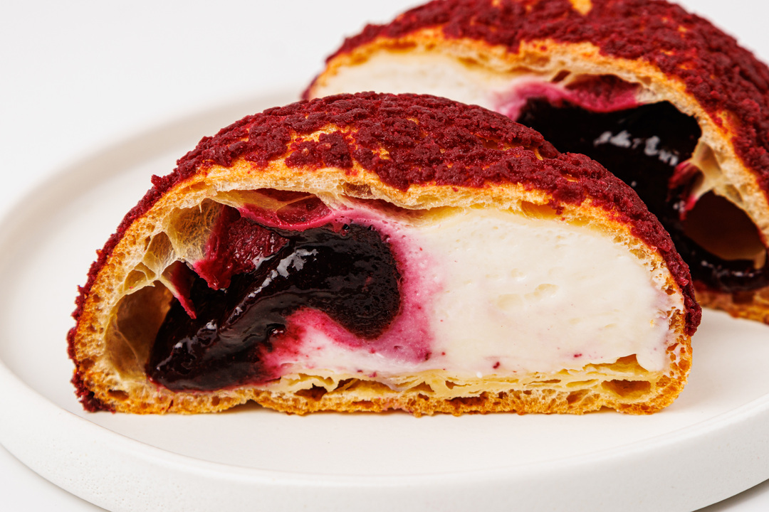 

Пирожное ВкусВилл Шу со смородиной 80 г