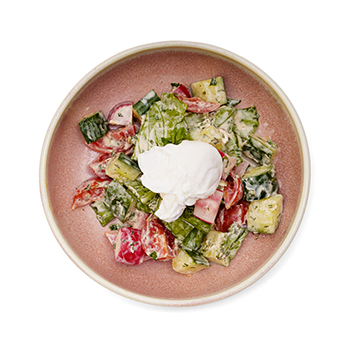 

Салат Азбука Вкуса с яйцом пашот, хрустящим редисом, огурцами и помидорами 240 г