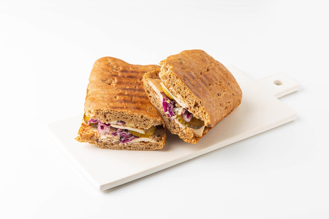 

Сэндвич ВкусВилл Рубен с пастрами из индейки, кафе, разогрето 200 г