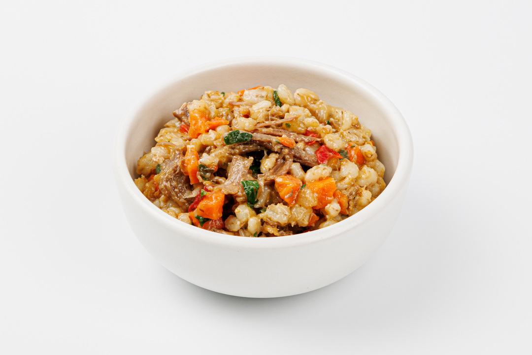 

Каша перловая с тушёнкой и овощами кафе 200 г