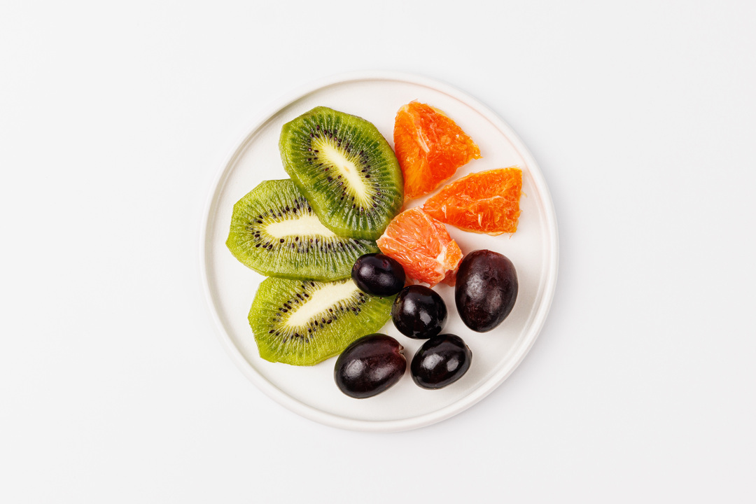 

Микс фруктово-ягодный ВкусВилл красный апельсин, виноград, киви 140 г