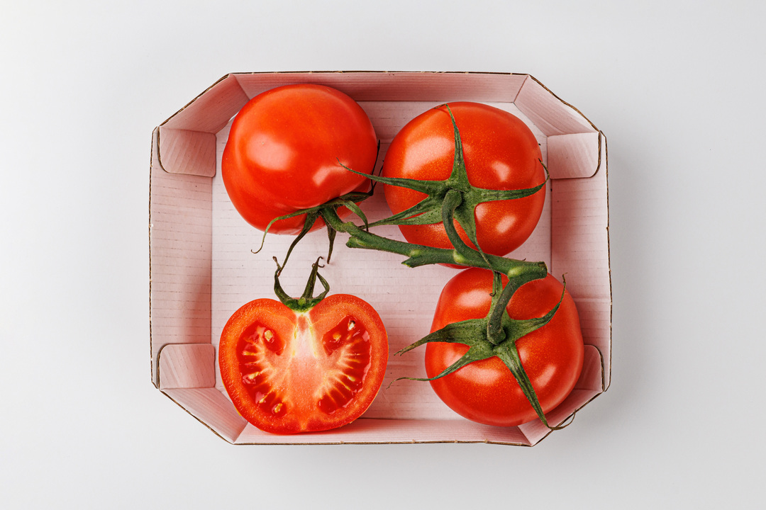 

Томаты красные на ветке вес