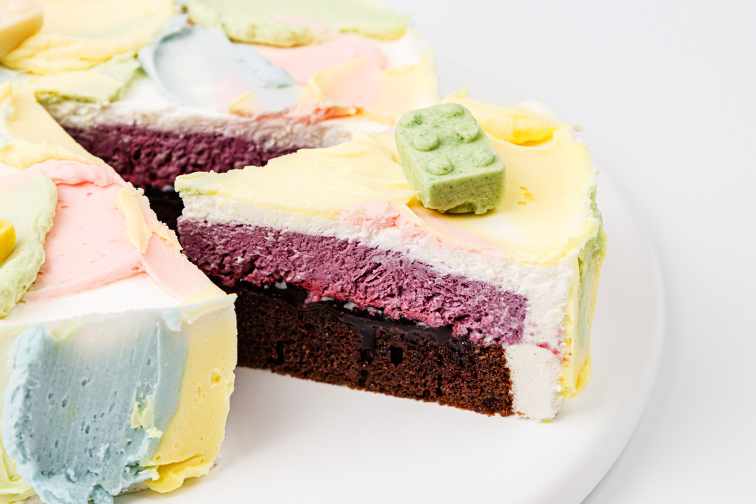 

Торт бисквитный Лего с лесными ягодами замороженный 500 г