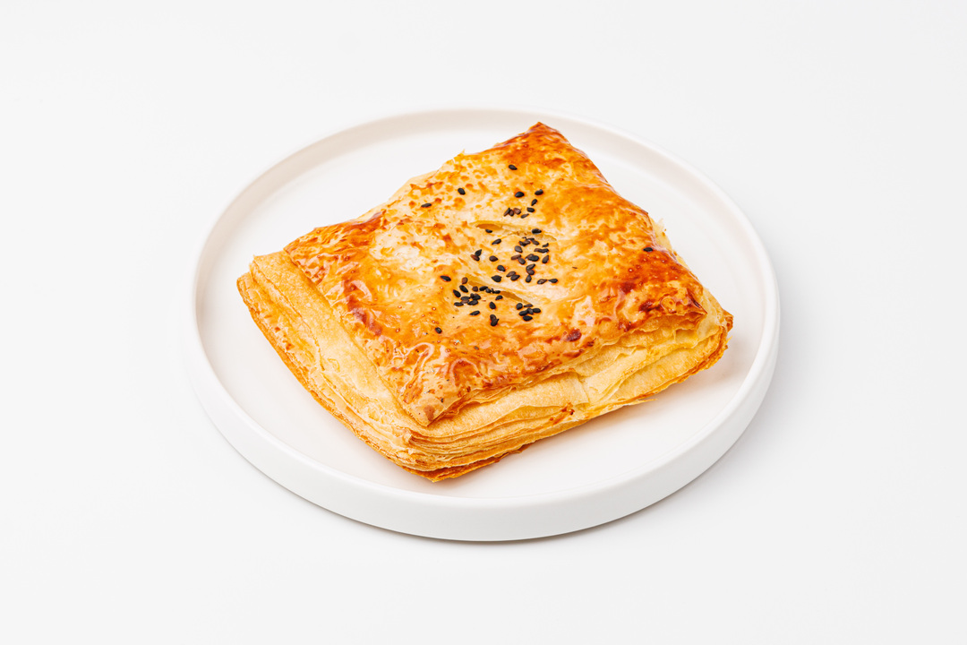 

Слойка ВкусВилл с курицей и соусом сацебели 150 г