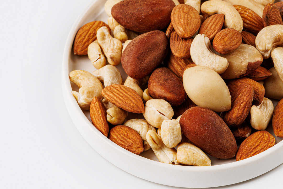 

Смесь сушеных орехов миндаль, кешью, бразильский орех 100 г