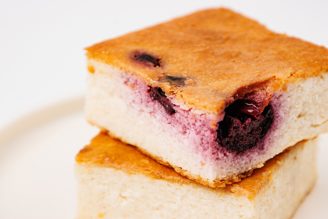 

Запеканка творожная с черной смородиной, 100г